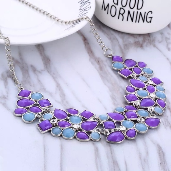 Jewelry - Statement necklace silver tone
